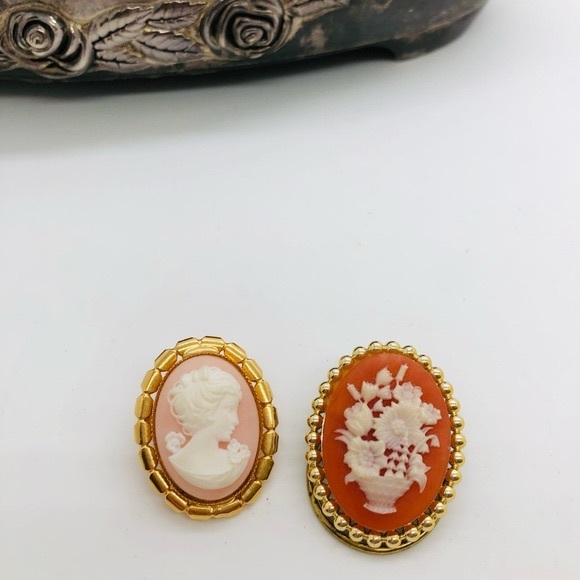 Vintage Cameo Clip Brooch Lot - Picture 1 of 7